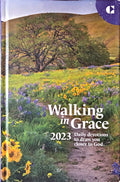 Walking in Grace 2023: Daily Devotions to Draw You Closer to God (Hardcover)